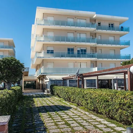 M340 - Marcelli, Accogliente Trilocale Fronte Mare Con Balcone شقة مارشيللي