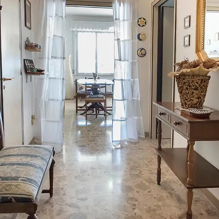 M340 - Marcelli, Accogliente Trilocale Fronte Mare Con Balcone *