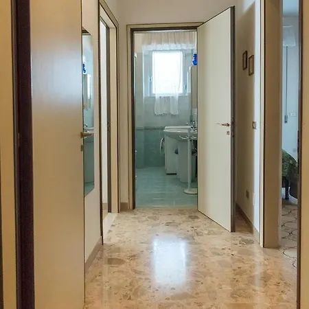 M340 - Marcelli, Accogliente Trilocale Fronte Mare Con Balcone شقة *