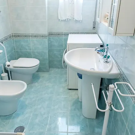 شقة M340 - Marcelli, Accogliente Trilocale Fronte Mare Con Balcone *