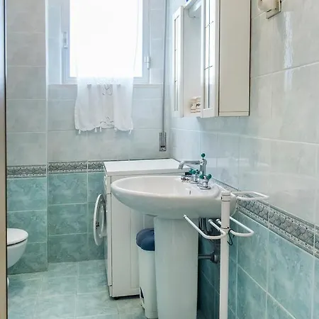 M340 - Marcelli, Accogliente Trilocale Fronte Mare Con Balcone شقة