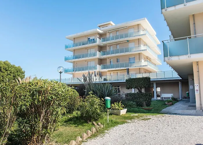 M340 - Marcelli, Accogliente Trilocale Fronte Mare Con Balcone Appartement *