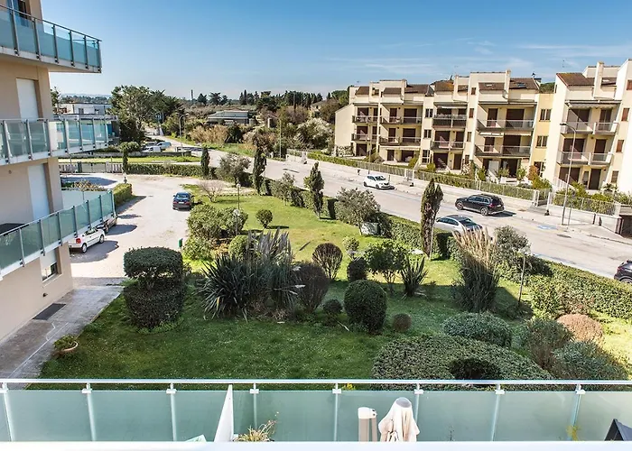M340 - Marcelli, Accogliente Trilocale Fronte Mare Con Balcone *
