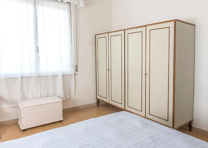 M340 - Marcelli, Accogliente Trilocale Fronte Mare Con Balcone